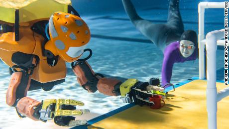 OceanOneK runs a test to grab an object in a Stanford pool.