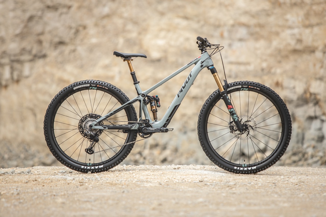 The new Pivot Shuttle SL hardly looks like an eBike and weighs only 36.25 pounds!