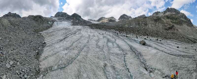 In Galtür, the closest town to the Jamtal Glacier, the Alpine Club already offers one "Goodbye, glaciers!" trip