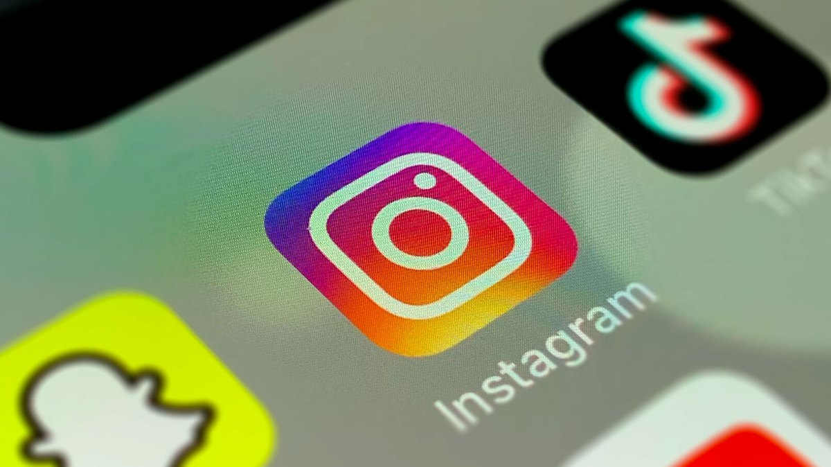 Instagram will soon begin testing a new repost feature with select users