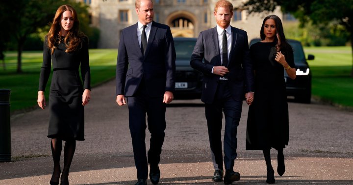 Harry, Meghan join William and Kate on a walking tour of crowds near Windsor Castle - National |  Globalnews.ca