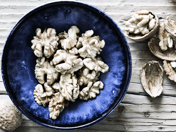 Consuming walnuts improves health and reduces the risk of heart disease