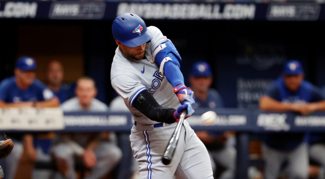 Blue Jays use long balls to secure a series split in Tampa