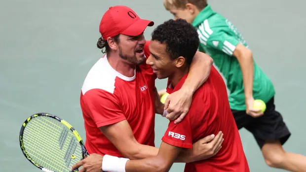 Auger-Aliassime stuns world No. 1 Alcaraz as Canada upsets Spain at Davis Cup |  CBC sport