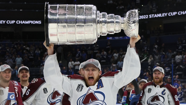 Avalanche Signs MacKinnon To Achieve $12.6M AAV On Eight-Year Extension - TSN.ca