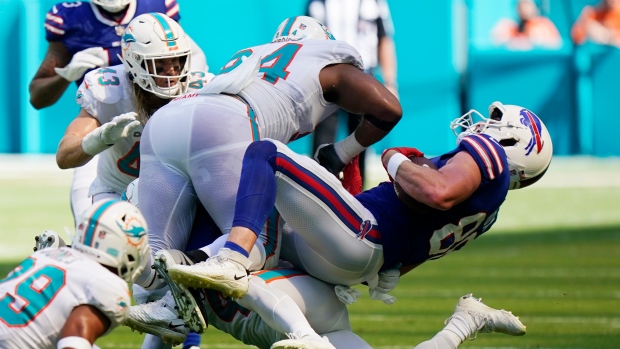 Dolphins stop Allen, survive 'butt punt' to hit Bills - TSN.ca