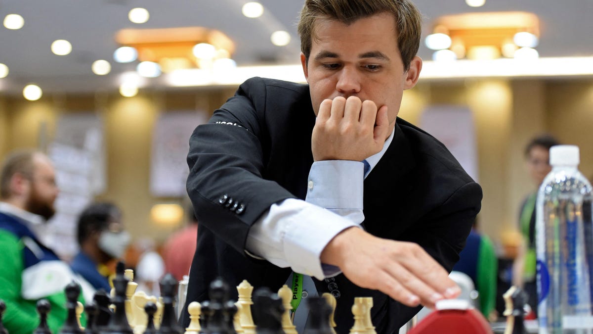 Grandmaster Carlsen digs deeper ditch over online chess cheating debacle