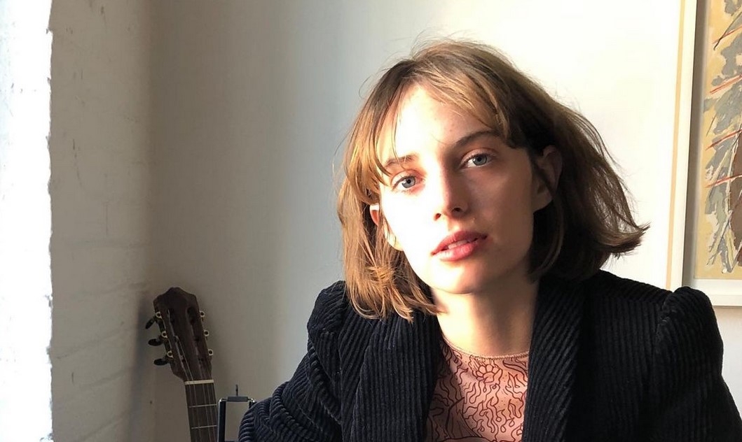 Is Maya Hawke a date?  who is her boyfriend