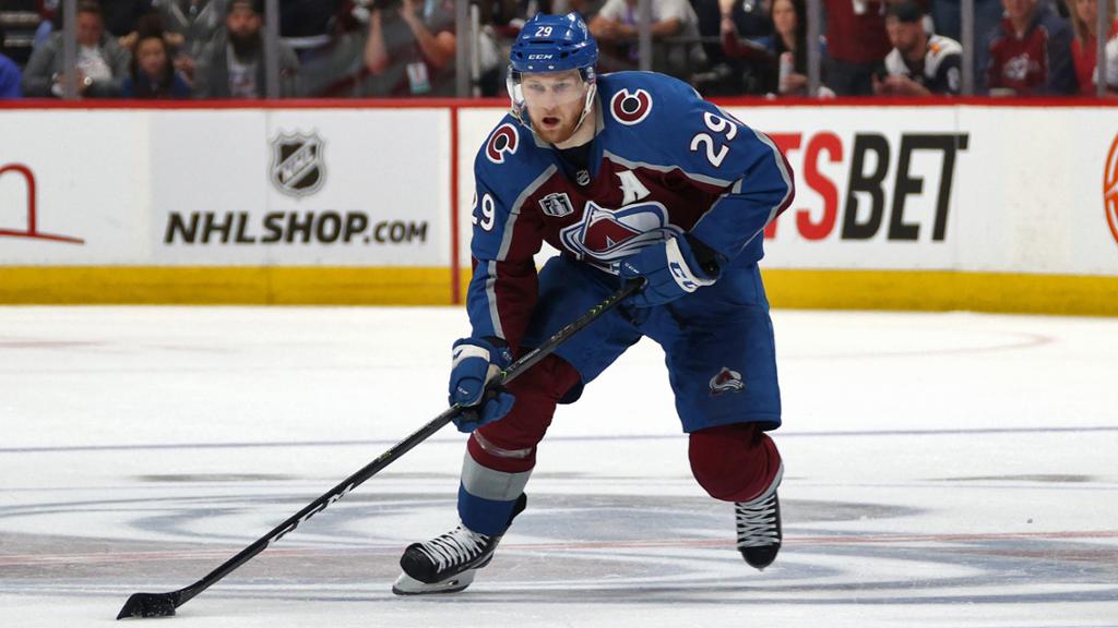 MacKinnon signs eight-year contract with Avalanche