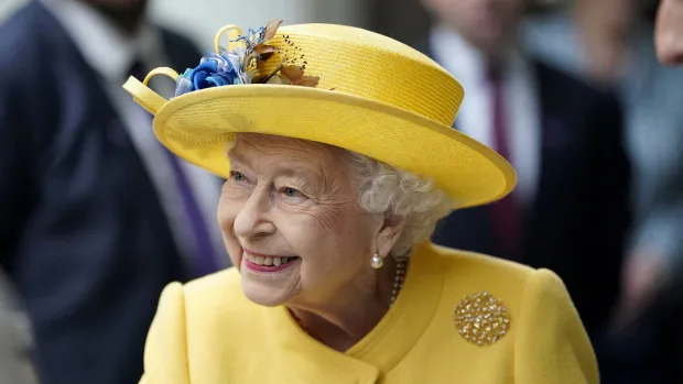 Queen Elizabeth was a style icon and used her clothes to send a message: Author |  CBC radio