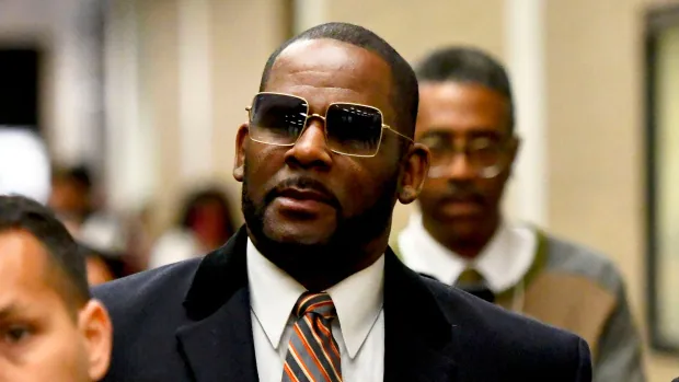 R. Kelly convicted of multiple child pornography charges, acquitted of tampering with 2008 trial |  CBC News