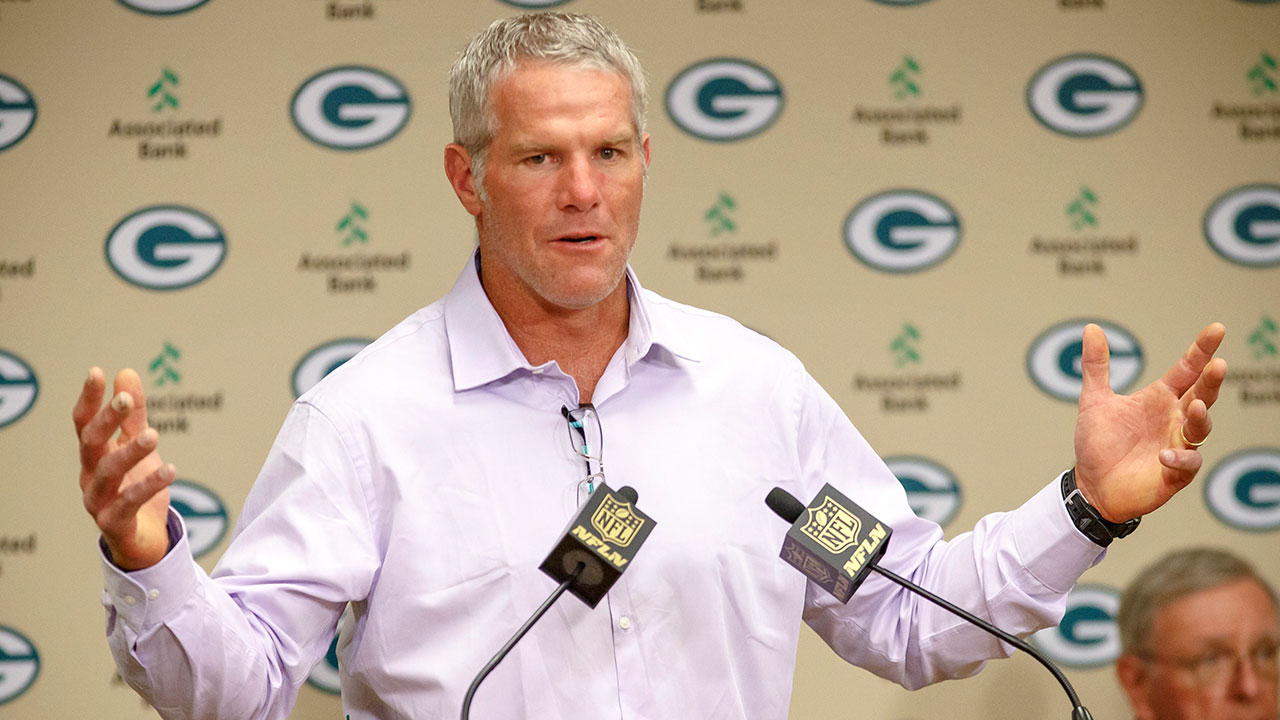 Text messages connecting Brett Favre, $1 million in welfare, volleyball court