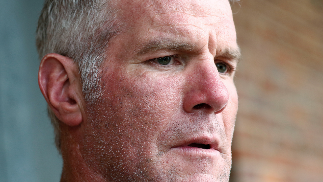 Texts say Favre also asked for welfare money for football facility - Sportsnet.ca