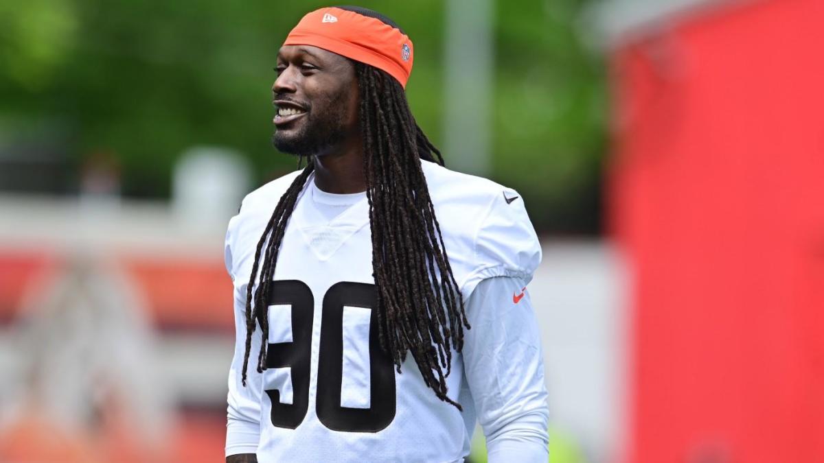 Week 3 NFL injuries: Browns' Jadeveon Clowney out against Steelers;  Chargers' Justin Herbert was limited in practice