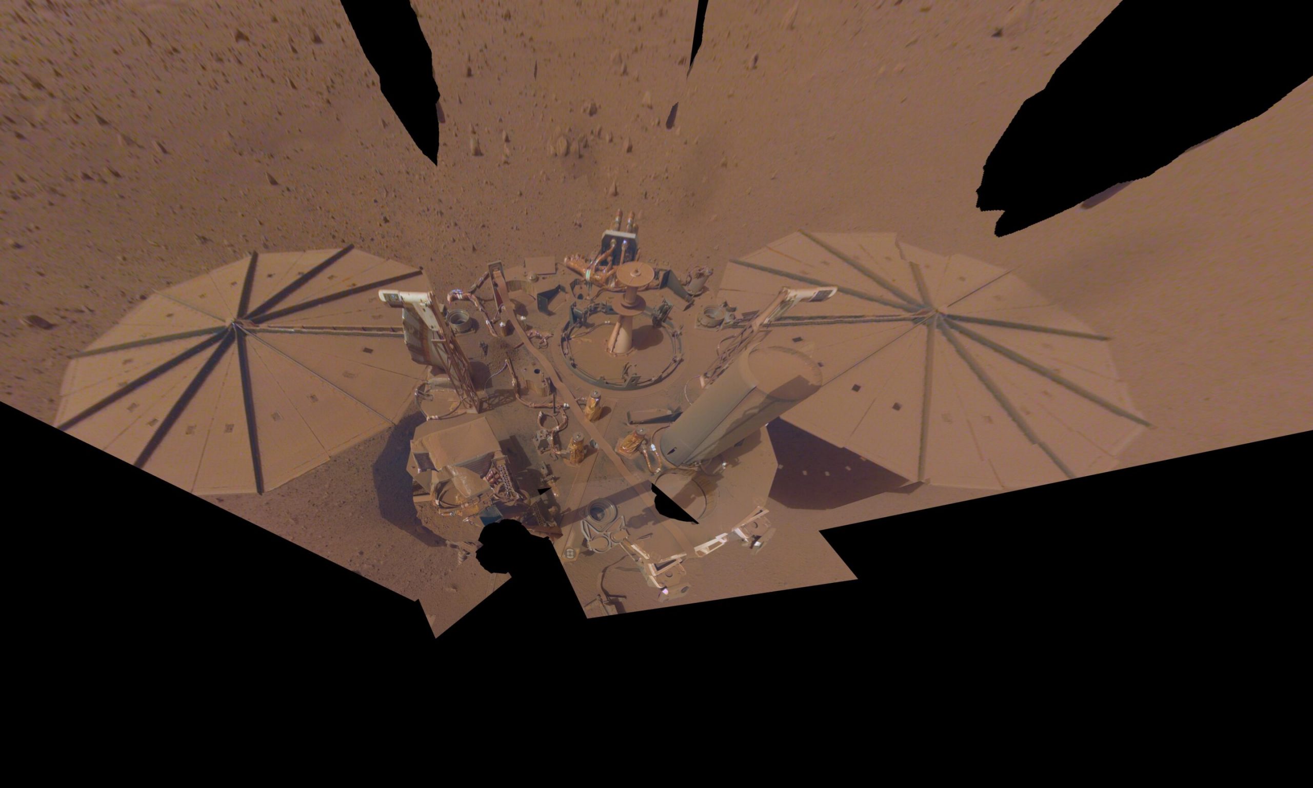 InSight Mars Lander waits for dust storm