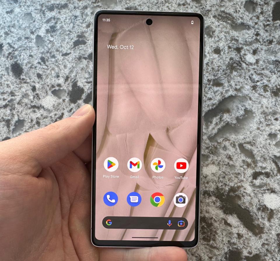 The Pixel 7 is getting a slightly smaller 6.3-inch display this year, something that people looking for a petite smartphone should appreciate.  (Image: Howley)