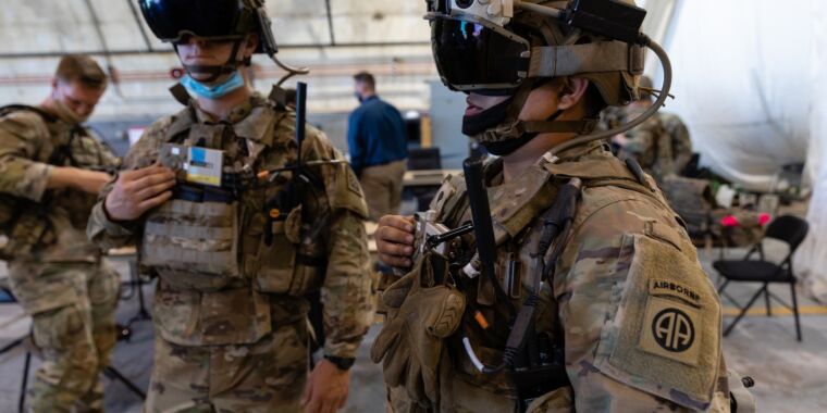 US soldiers felt sick while testing Microsoft's HoloLens-based headset