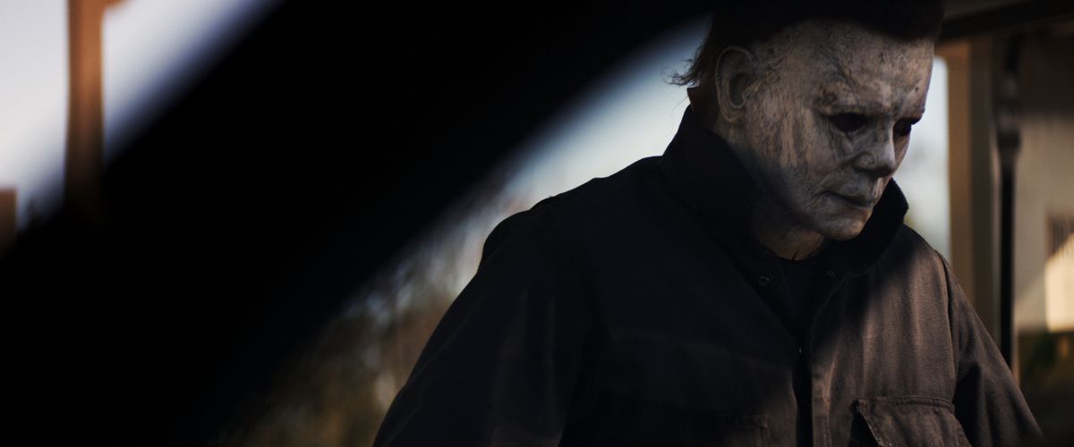 The masked Michael Myers in the 2018 film Halloween looks quite disturbed and looks to the right.