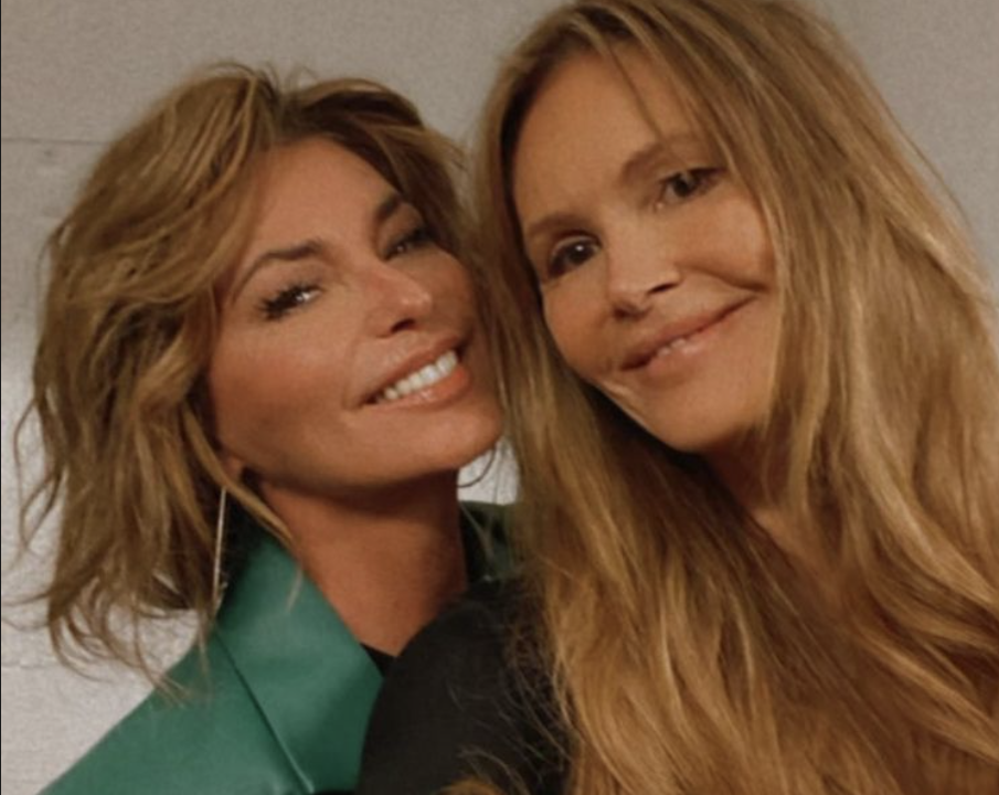 Shania Twain and Elle Macpherson stun with a new selfie taken at a concert in Zurich