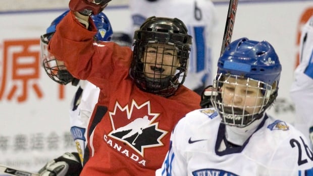 Olympic gold medalist tears up Hockey Canada for paying her $4,000 in medical expenses after concussion |  CBC News