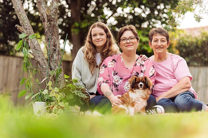 Kelly gets the best support from daughter Molly, mother Dawn and pup Ratty.