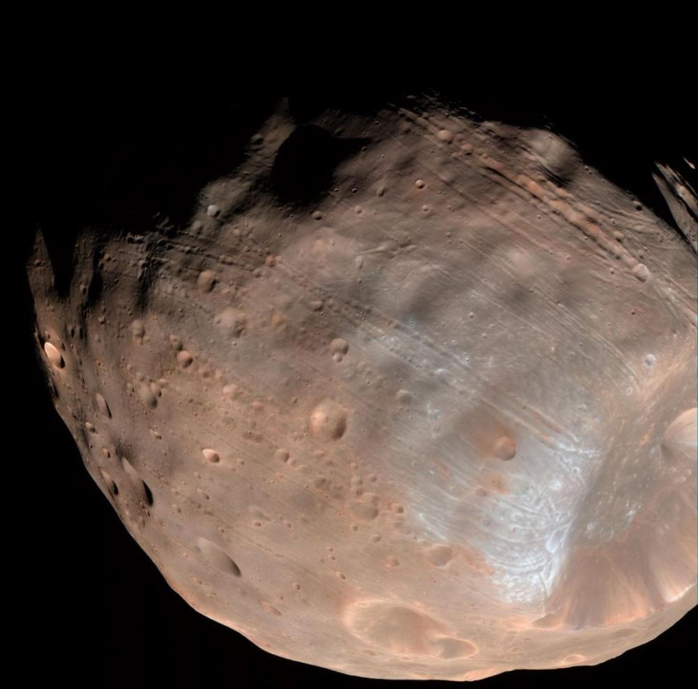 Mars Express came so close to Phobos that it had to be reprogrammed to keep the moon in focus