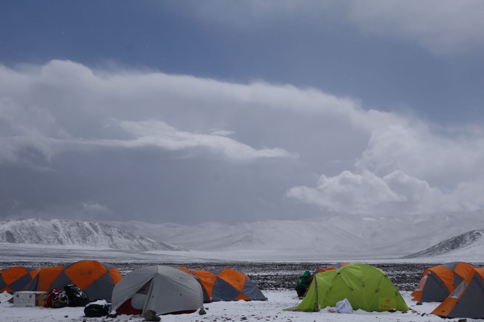 Scientists are bringing back Earth's "memory" with mountaintop ice