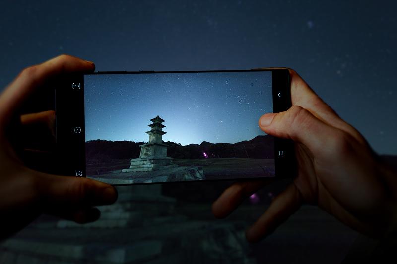 Catch the stars like a pro with the new camera updates for the Galaxy S22