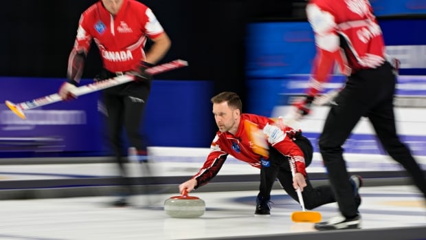 Elite curlers adapt to new "No Tick" rule designed to add excitement to games |  CBC sport