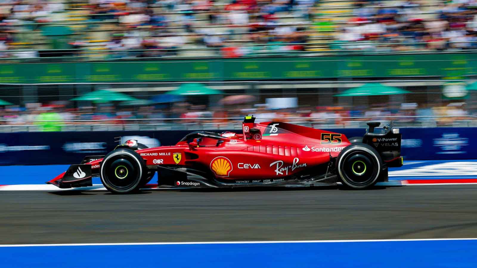 Carlos Sainz runs during FP1. Mexico October 2022.