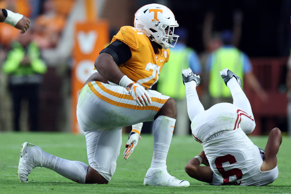 Tennessee defenseman Omari Thomas takes on Alabama quarterback Bryce Young at Neyland Stadium on October 15, 2022 in Knoxville, Tennessee.  Henry To'oTo'o (Photo by Donald Page/Getty Images)