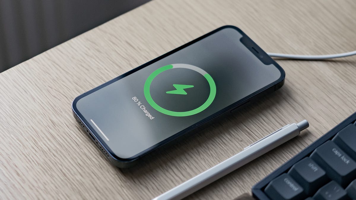 How optimized charging works on your phone and how to turn it off