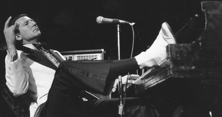 Jerry Lee Lewis dead: Troubled rock star dies at 87 - National |  Globalnews.ca