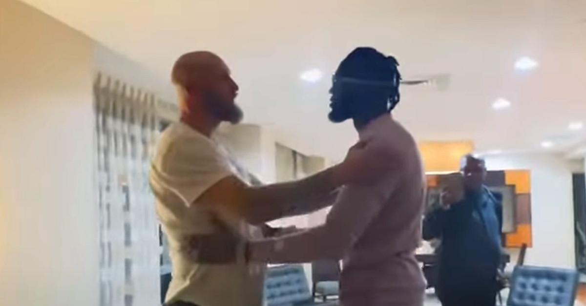 Video: Deontay Wilder hugs Robert Helenius and apologizes for KOing him